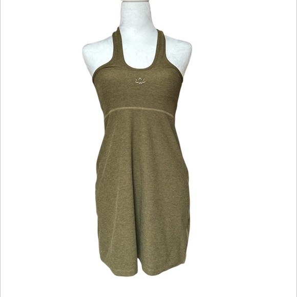 Beyond Yoga Spacedye Refocus Dress olive 4 way Stretch Shelf Bra Racerback - Picture 1 of 6